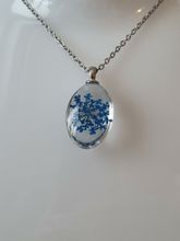 Halsband med fin berlock i glas (blå)