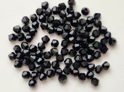 100 st svarta bicone pärlor (4 mm)