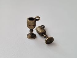 2 st miniatyrer berlocker - Bägare / dryckeskärl
