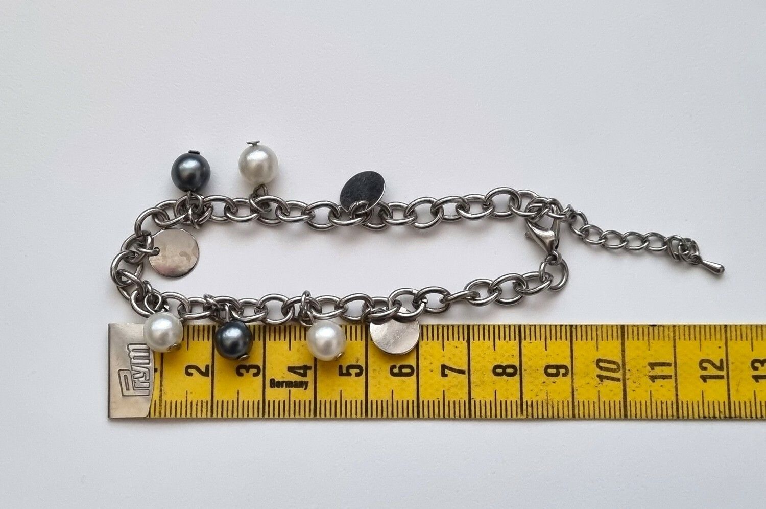 Fint armband med pärlor
