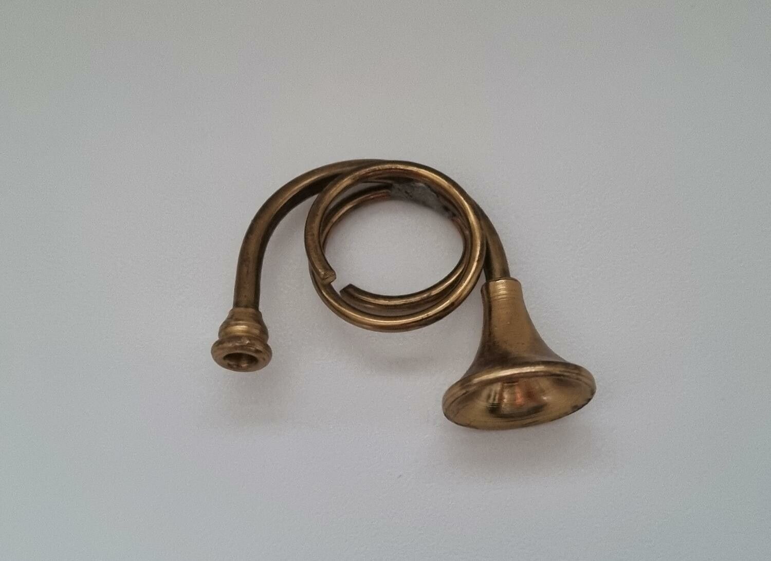 Horn, miniatyr till dockhus, dockskåp / tittskåp med mera