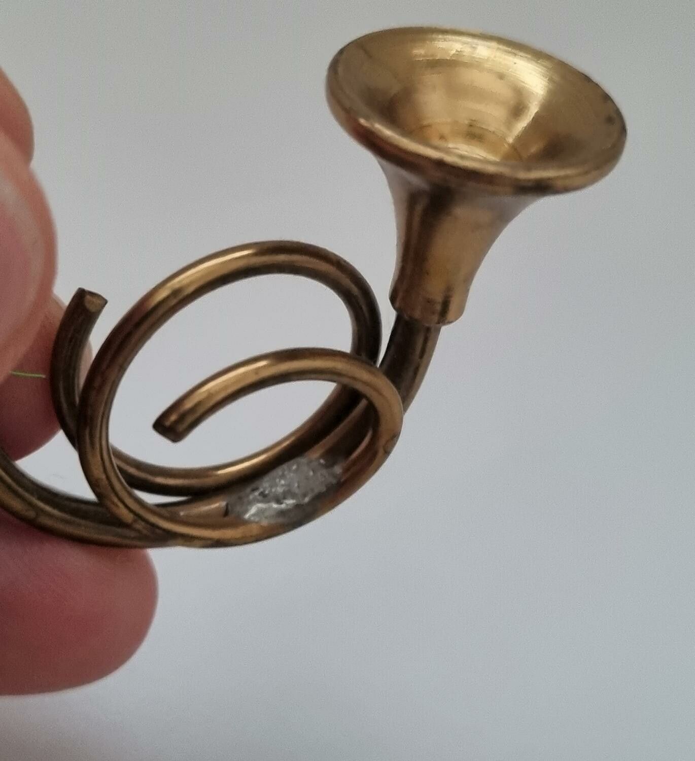 Horn, miniatyr till dockhus, dockskåp / tittskåp med mera