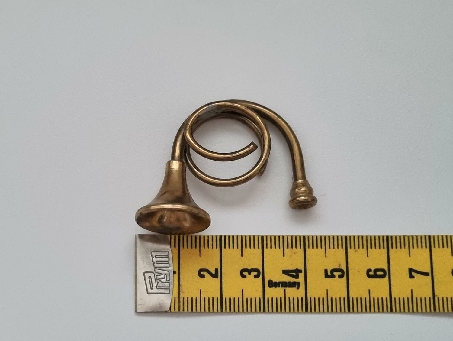 Horn, miniatyr till dockhus, dockskåp / tittskåp med mera