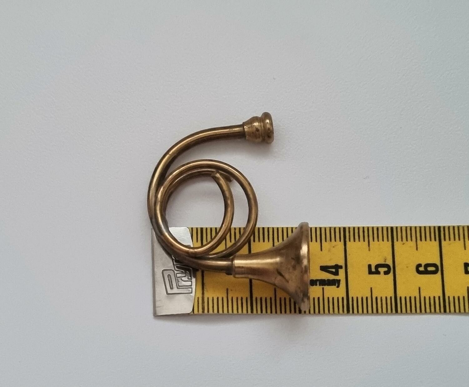 Horn, miniatyr till dockhus, dockskåp / tittskåp med mera