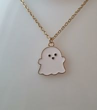 Guldfärgat halsband (60 cm) med ett vitt spöke, spökberlock