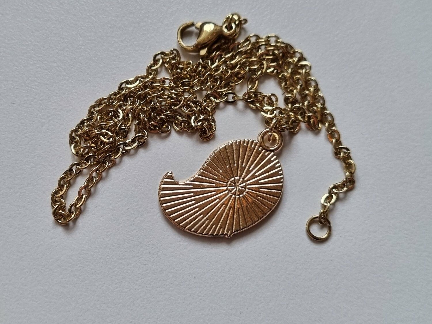 Halsband vitt spöke