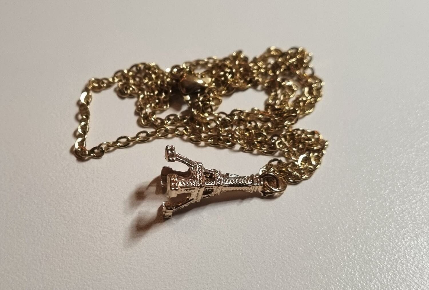 Guldfärgat halsband med Eiffeltornet, berlock / charm