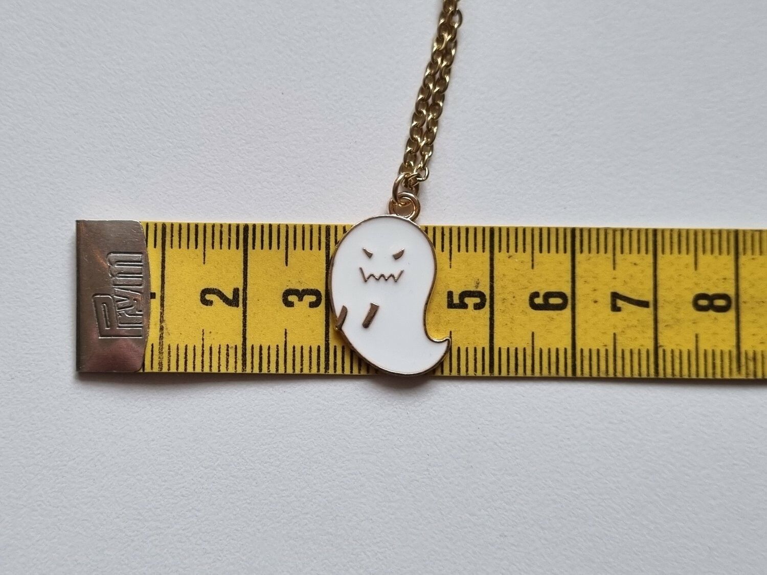 Halsband vitt spöke