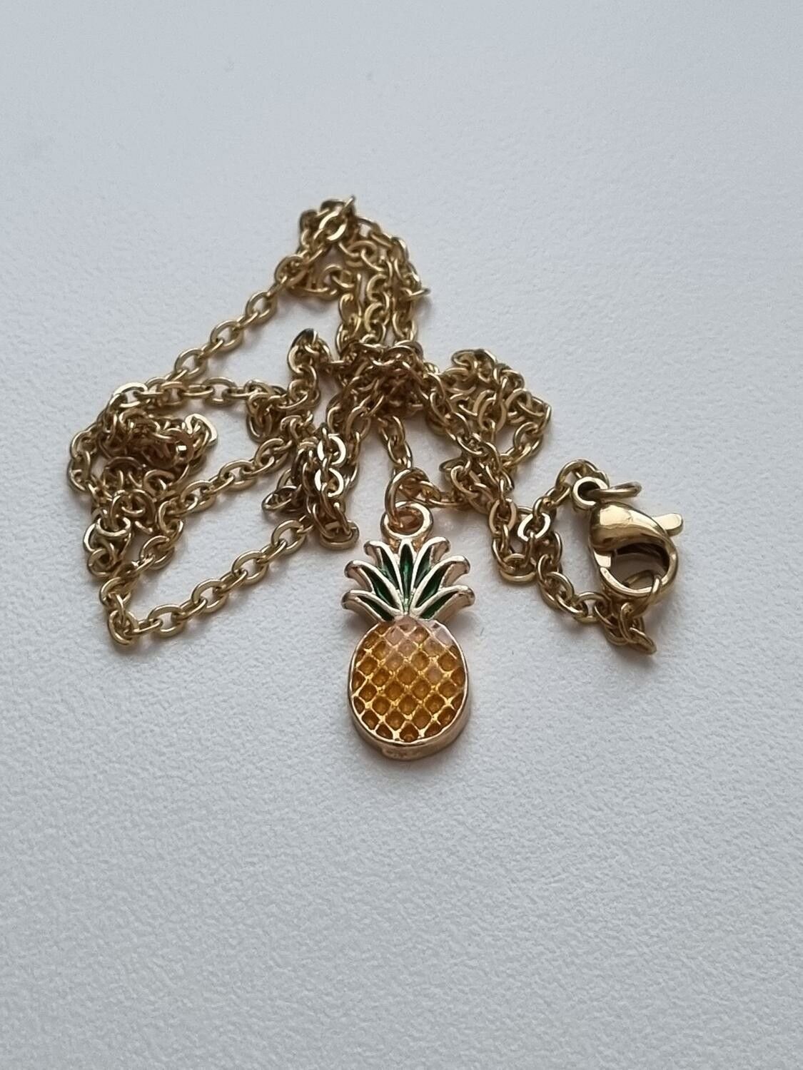 Halsband (45 cm) i rostfritt stål med söt berlock - Ananas
