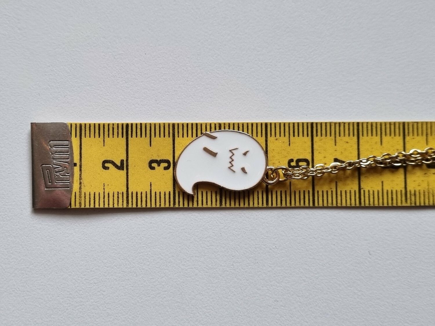 Halsband vitt spöke