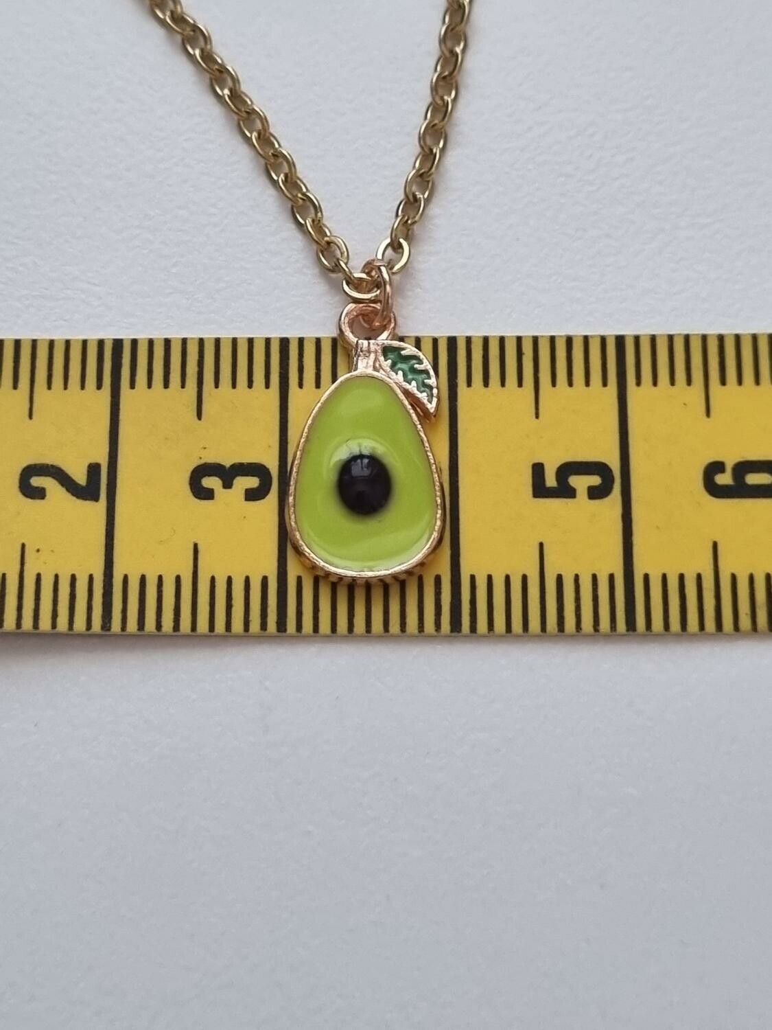 Halsband med avokado (50 cm lång kedja i rostfritt stål)