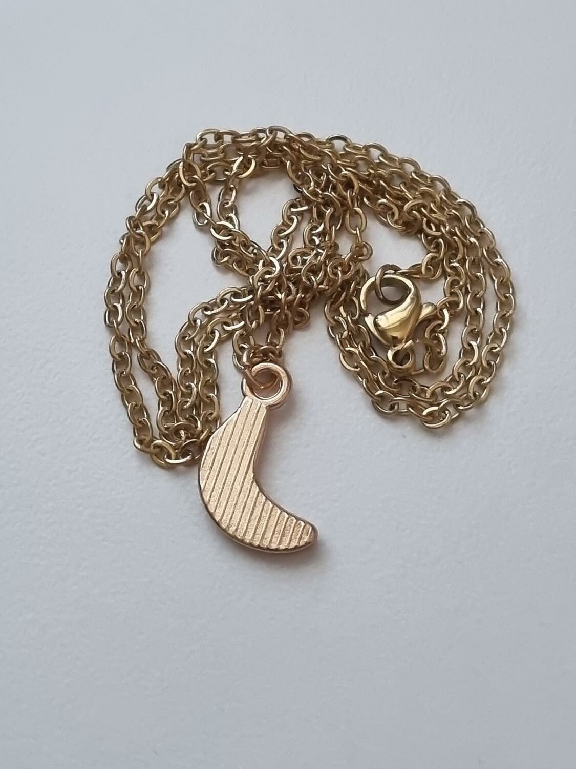 Halsband med banan (50 cm lång kedja i rostfritt stål)