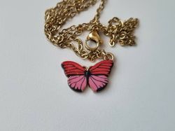 Halsband (45 cm) i rostfritt stål med söt berlock - Fjäril (rosa/röd)