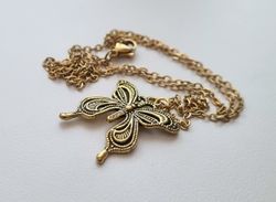 Halsband med en guldfärgad fjäril (50 cm lång kedja)