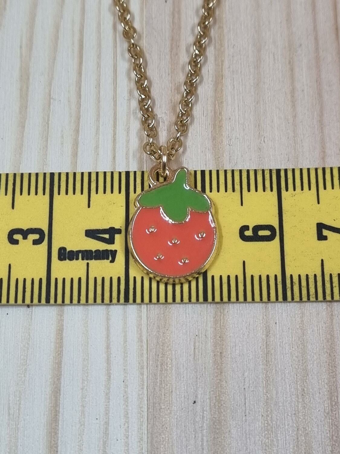 Halsband i rostfritt stål med söt berlock (50 cm) - Jordgubbe