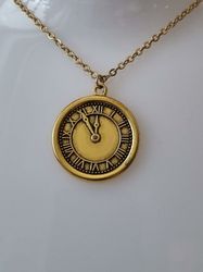 Halsband med klockberlock i steampunk (50 cm långt halsband)
