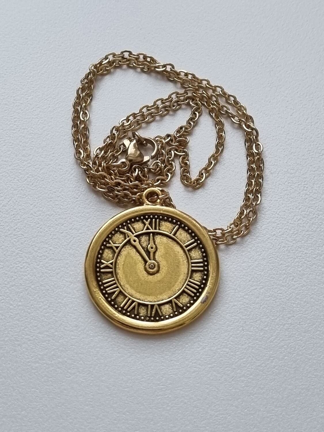 Halsband med klockberlock i steampunk (50 cm långt halsband)
