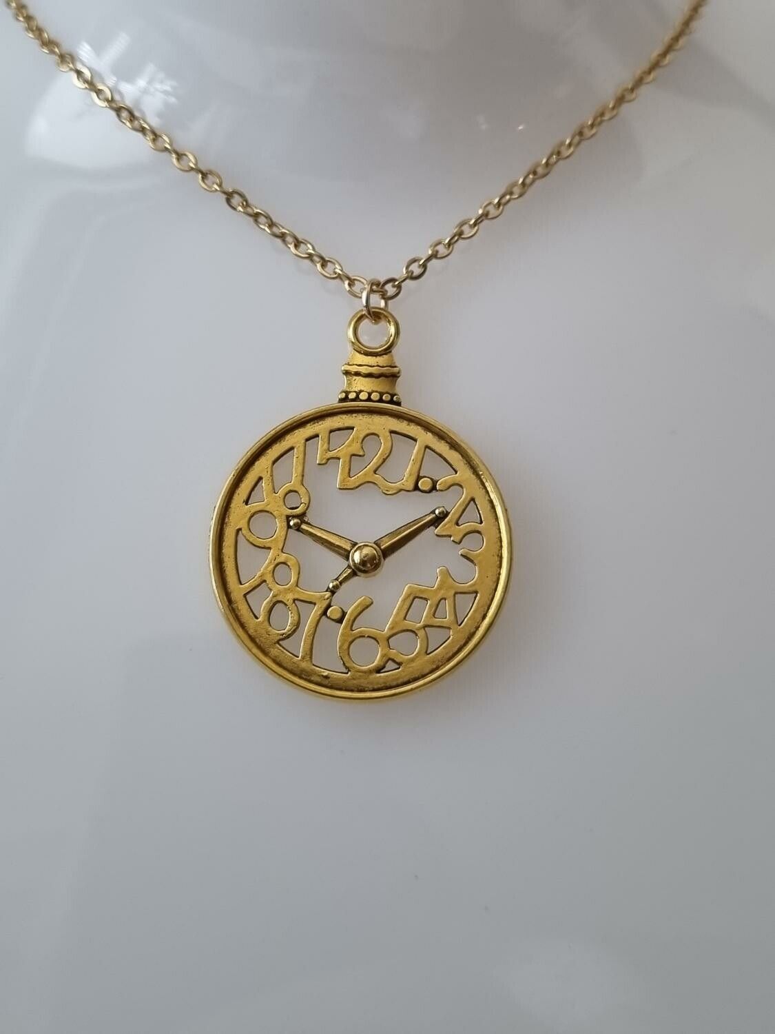 Halsband med klockberlock i steampunk (50 cm långt halsband)