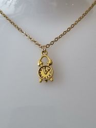 Halsband med klockberlock i steampunk (50 cm långt halsband)