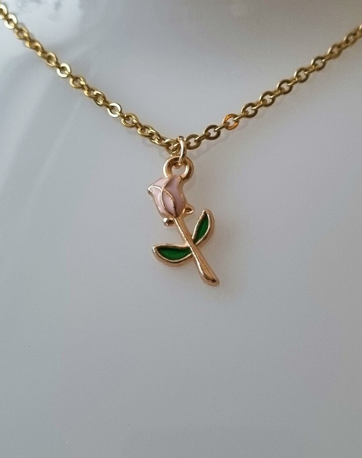 Halsband (45 cm) i rostfritt stål med söt berlock - ljusrosa ros