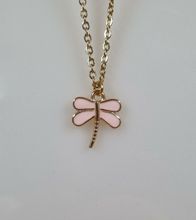 Halsband i rostfritt stål med söt berlock (50 cm) - Rosa trollslända