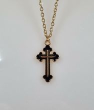 Halsband i rostfritt stål med söt berlock (50 cm) - Svart kors