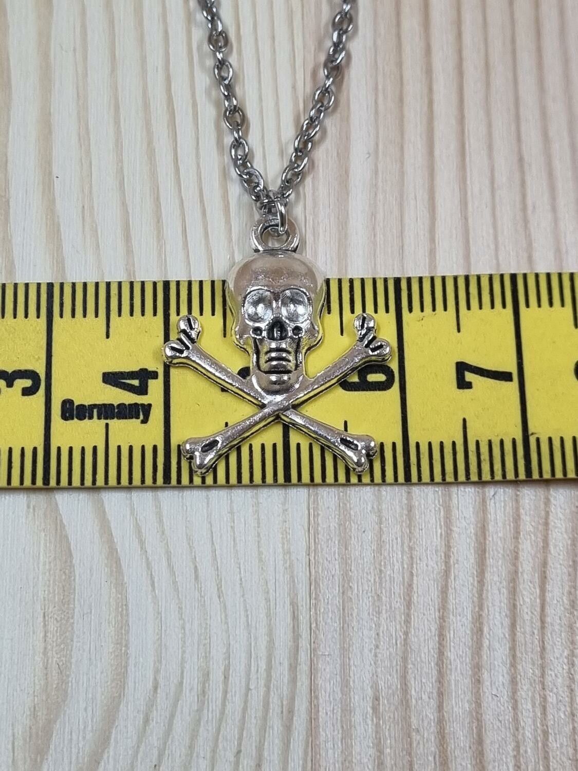 Halsband (50 cm) i rostfritt stål med söt berlock - Dödskalle