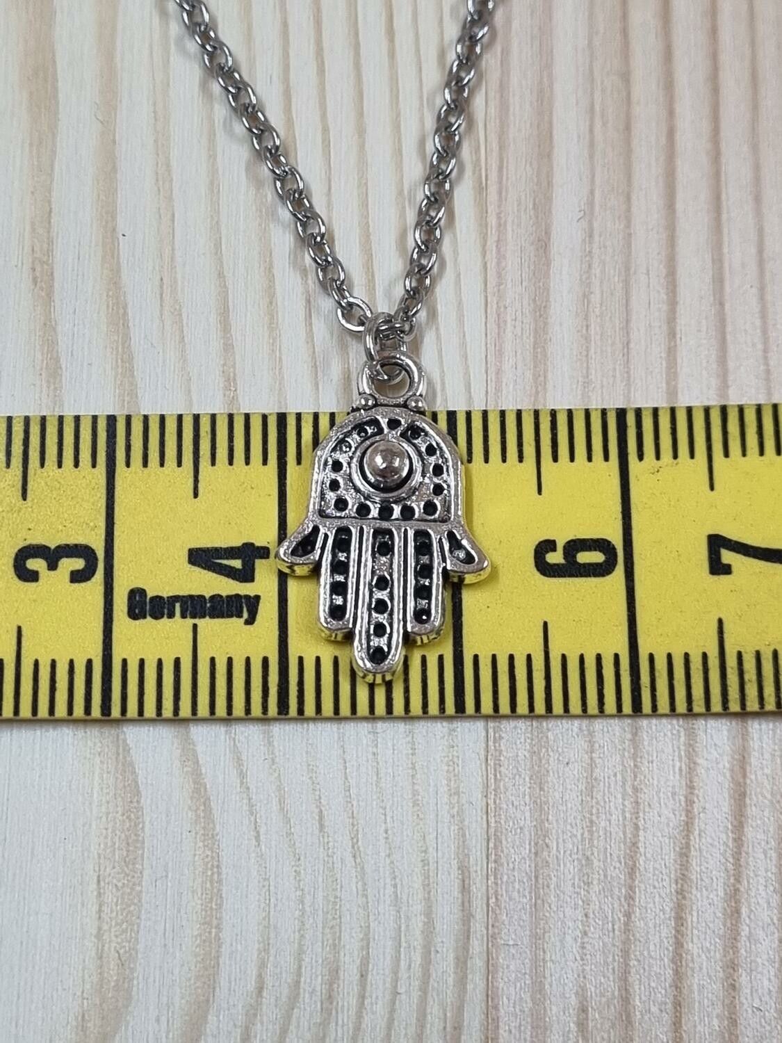 Halsband (50 cm) i rostfritt stål med söt berlock - Hand