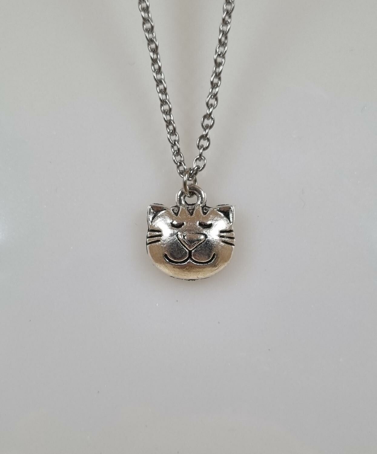 Halsband (50 cm) i rostfritt stål med söt berlock - Katt