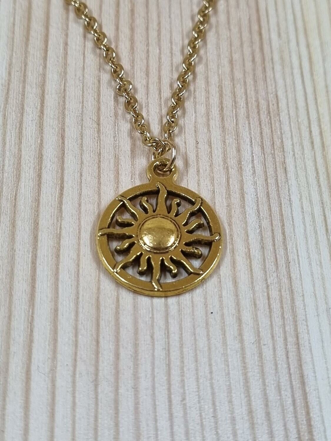 Halsband (60 cm) i rostfritt stål med söt berlock - Sol