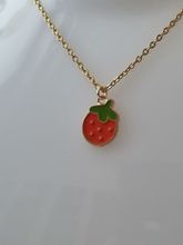 Halsband med jordgubbe (55 cm lång kedja)