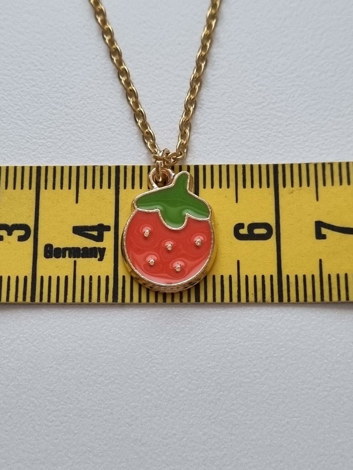 Halsband med jordgubbe (55 cm lång kedja)