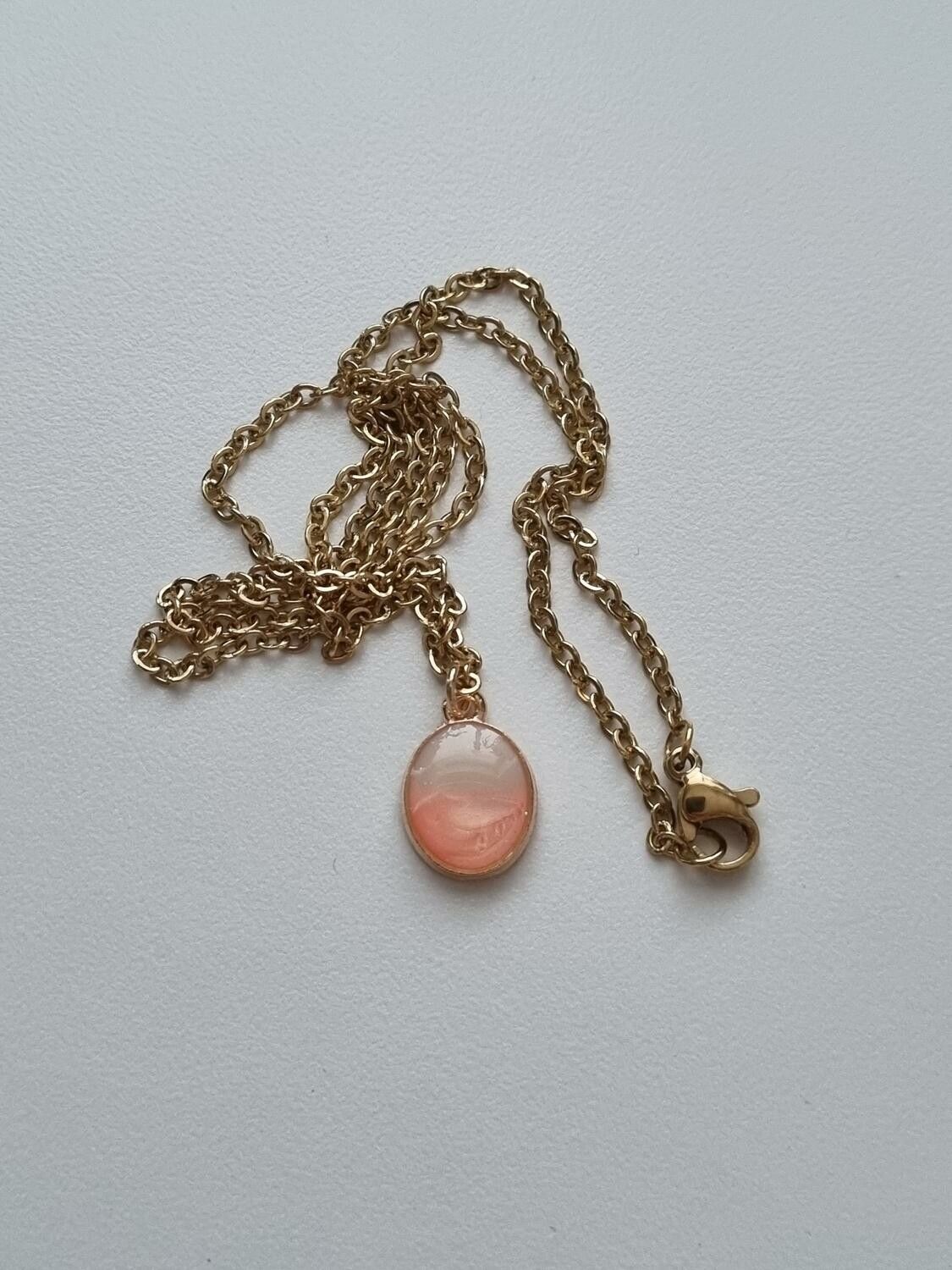 Halsband i rostfritt stål med söt berlock (45 cm) - Oval