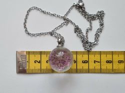 Halsband med rund glaskula (lila)