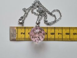 Halsband med rund glaskula (rosa)