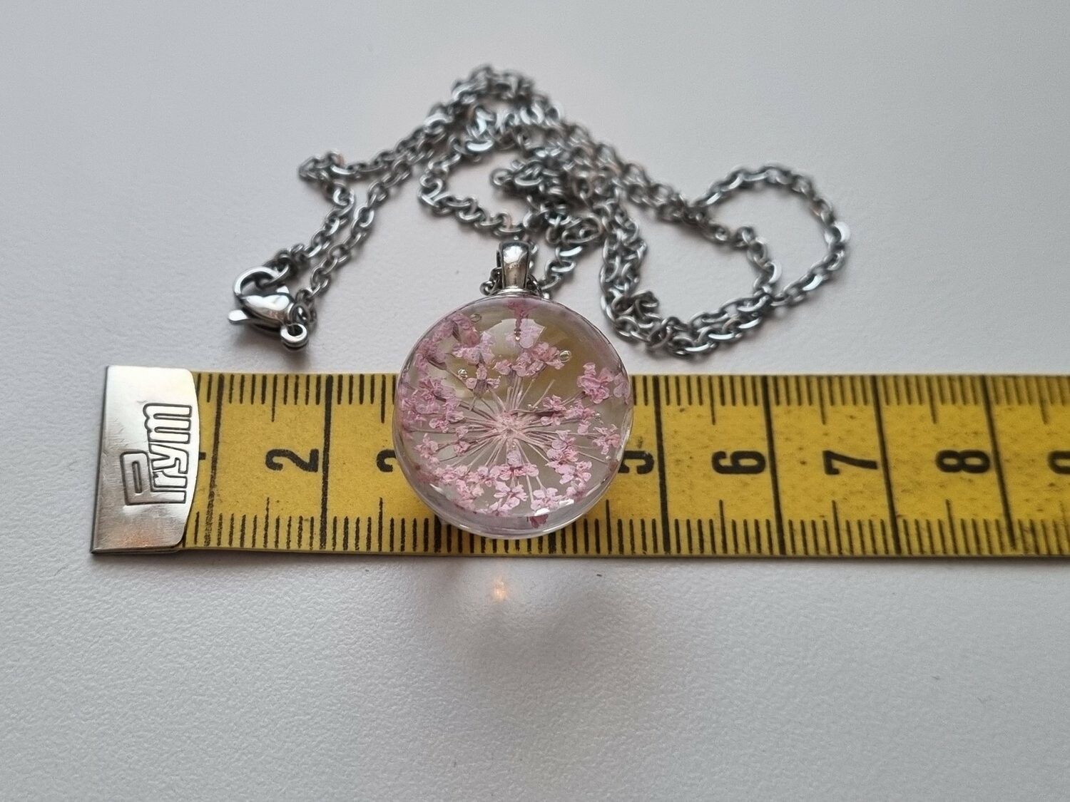 Halsband med rund glaskula (rosa)