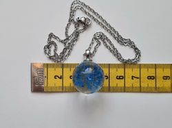 Halsband med rund glaskula (blå)