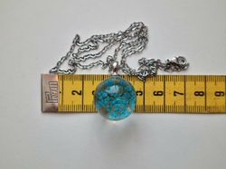 Halsband med rund glaskula (turkos/blå)