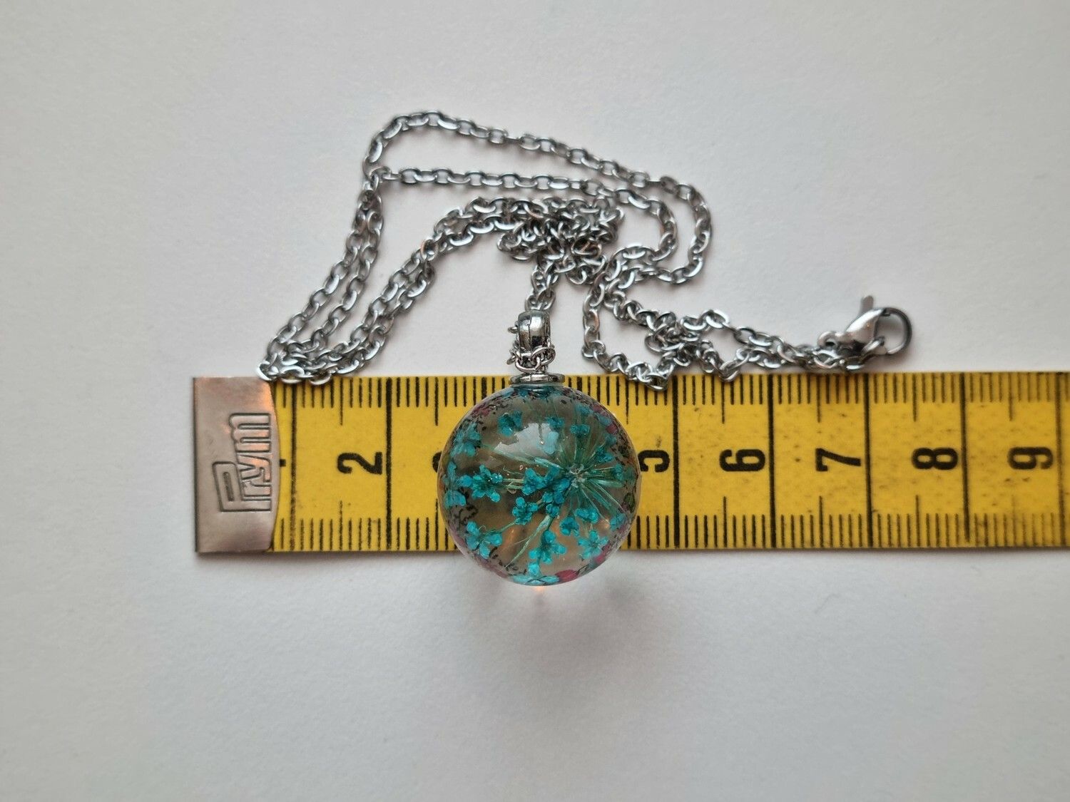 Halsband med rund glaskula (flerfärgad)