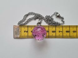 Halsband med rund glaskula (rosa)