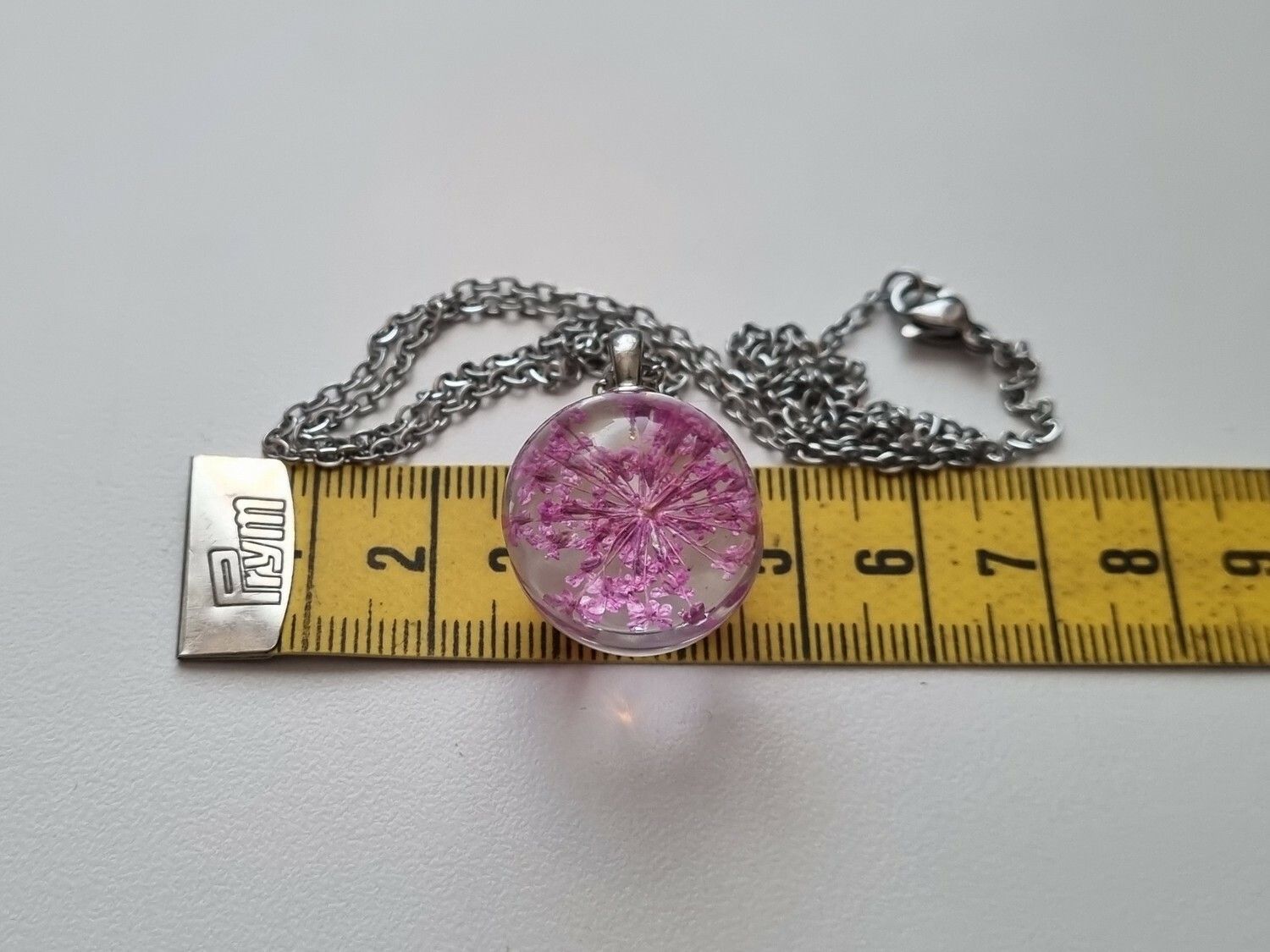 Halsband med rund glaskula (rosa)