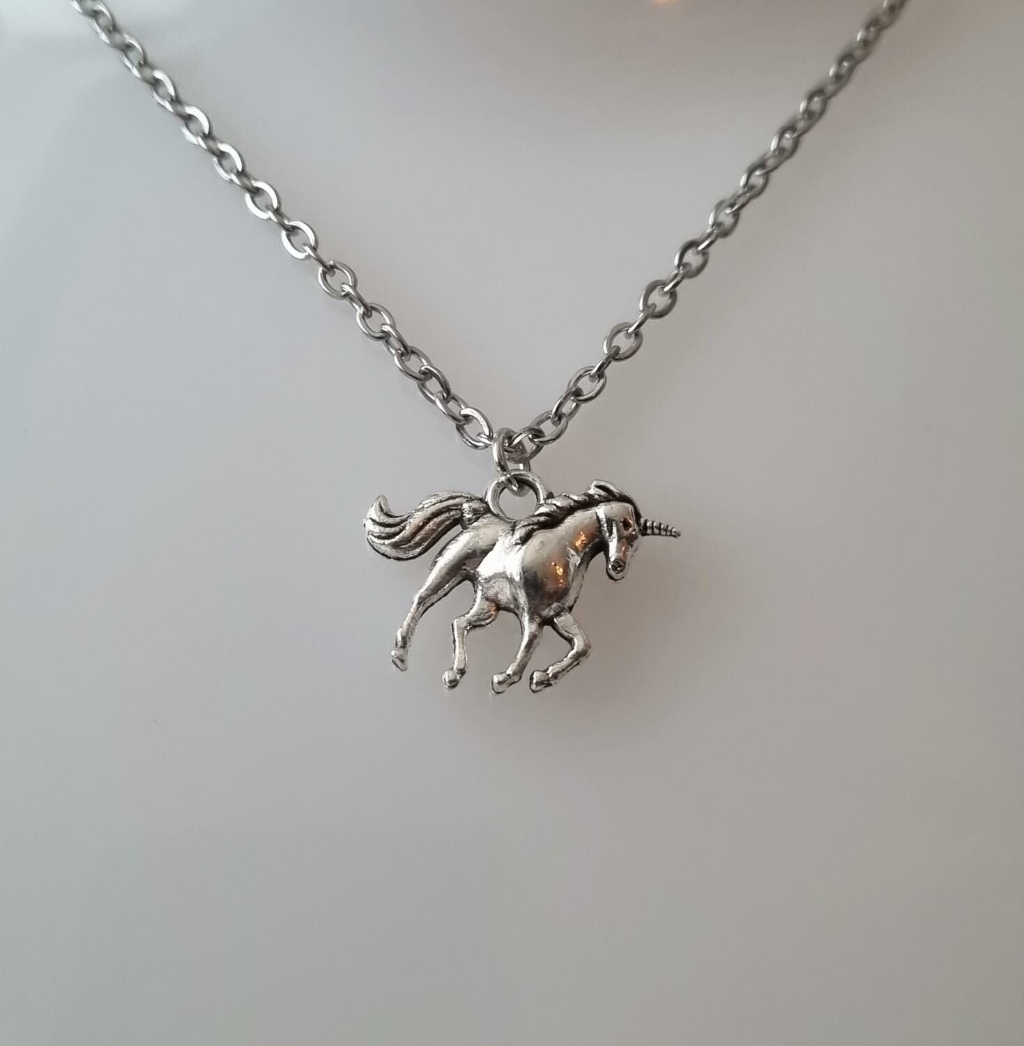 Halsband (55 cm) med en Enhörning / berlock