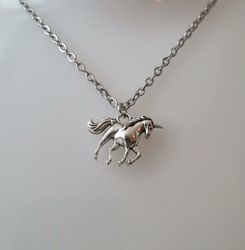 Halsband (55 cm) med en Enhörning / berlock