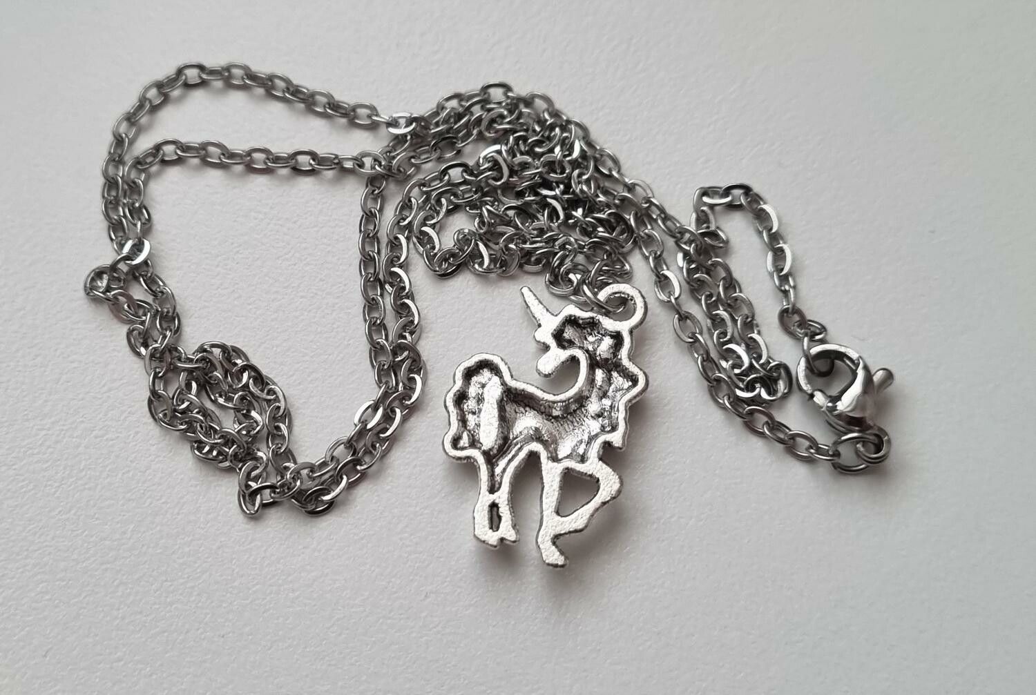 Halsband (55 cm) med en Enhörning / berlock / charm