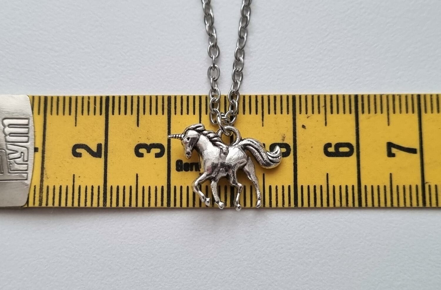 Halsband (55 cm) med en Enhörning / berlock