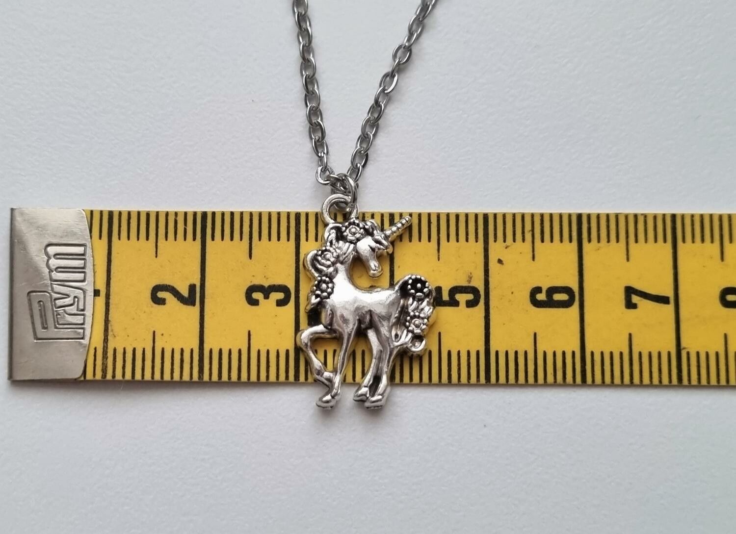 Halsband (55 cm) med en Enhörning / berlock / charm