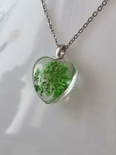 Halsband med hjärtformad glasberlock (50 cm lång kedja) - Grön