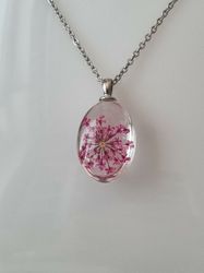 Halsband med oval glasberlock (50 cm lång kedja) - Cerise