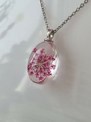 Halsband med oval glasberlock (50 cm lång kedja) - Cerise