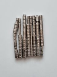 Ca 230 st chippade / trasiga Neodymium magneter i olika storlekar